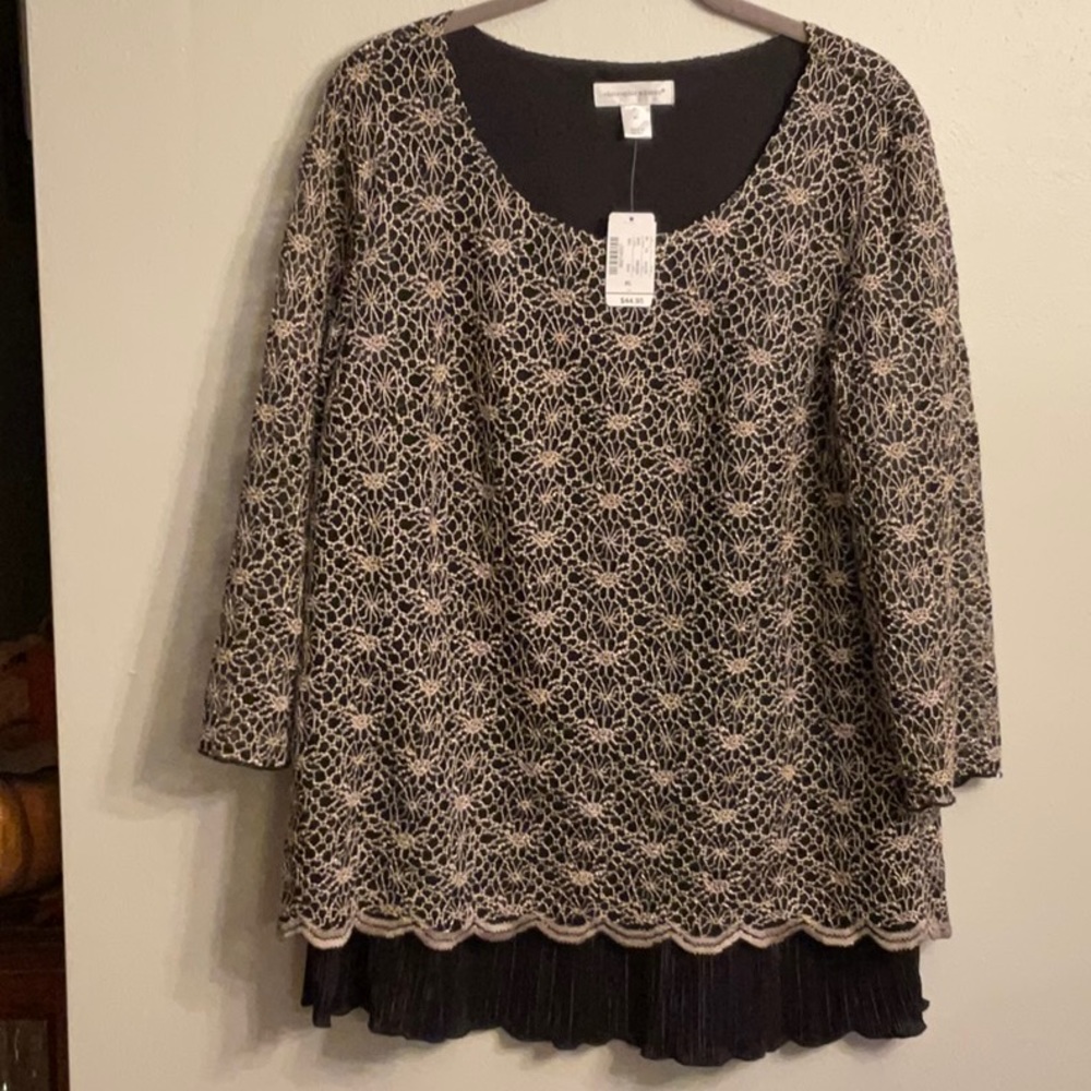 Dresssy gold and black top